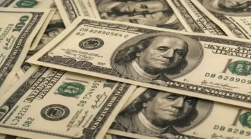 سعره يتجاوز التوقعات.. البنك المركزي المصري يرفع قيمة الدولار أمام الجنيه بالبنوك